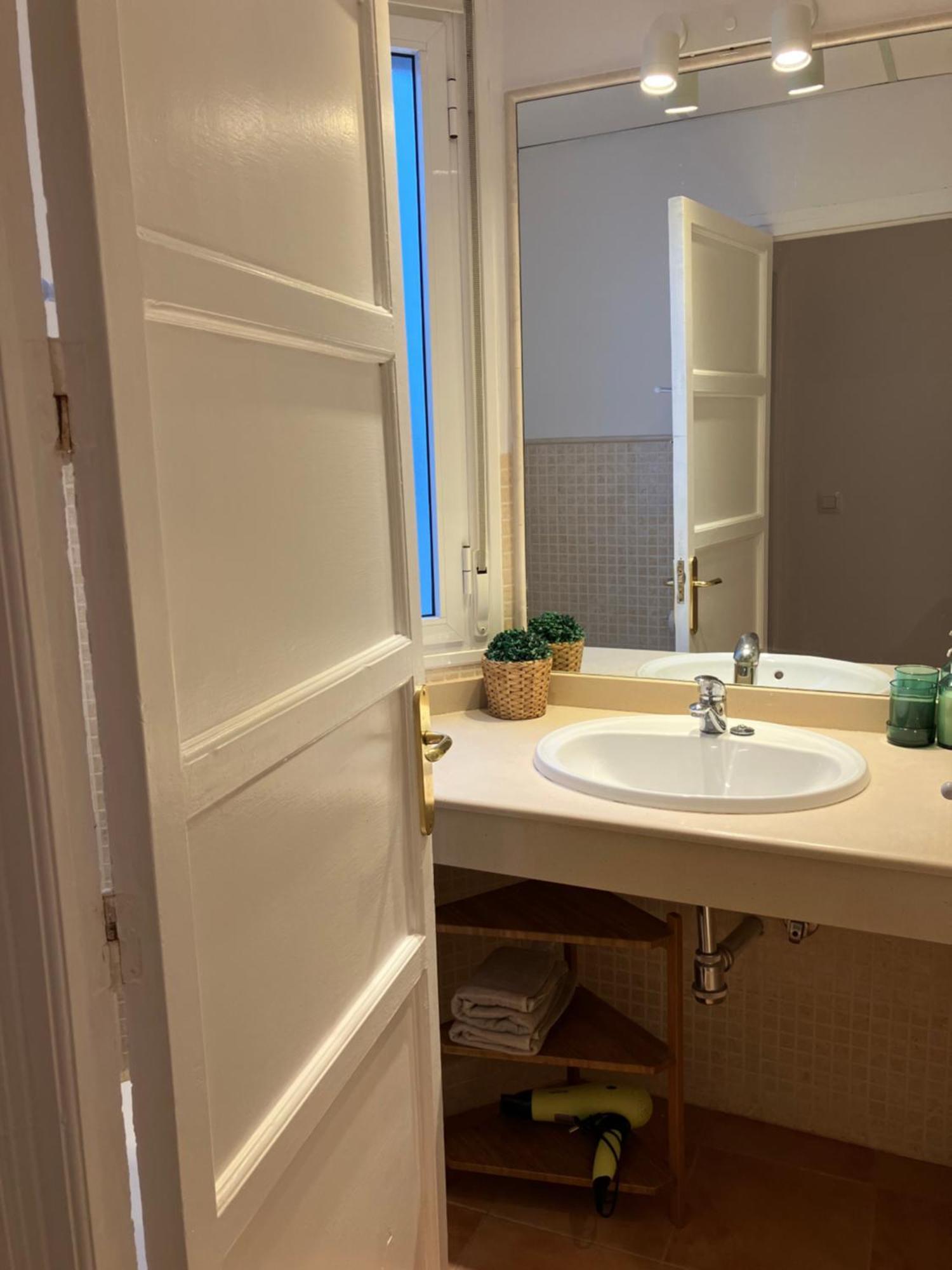 2 Bedroom Virgen De Begona Sevilla Buitenkant foto