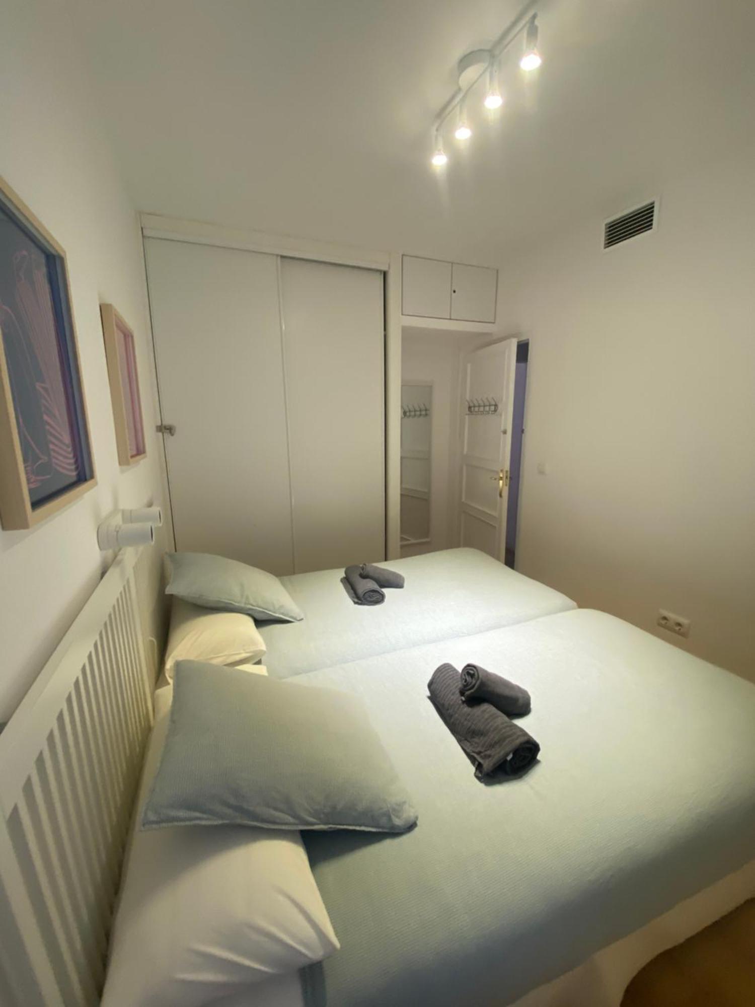 2 Bedroom Virgen De Begona Sevilla Buitenkant foto